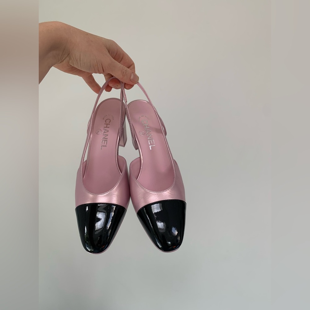 NIB Chanel Coco Beach 24M  Classic Slingbacks  Metallic Pink  CC Logo size 38